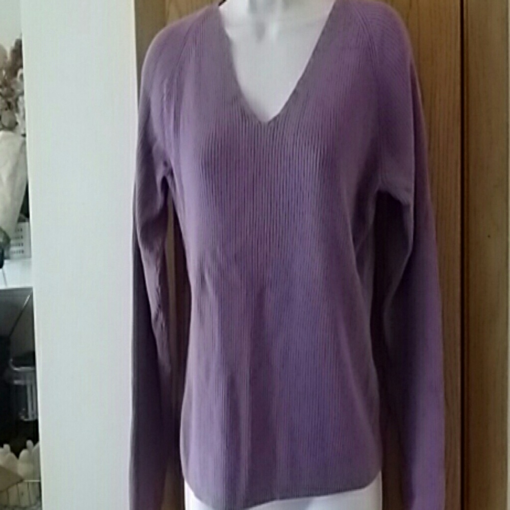 Bass pullover top. Large. Never worn